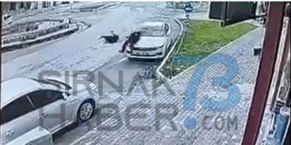 İdil’de Otomobil Yayalara Çarptı: O anlar kamerada