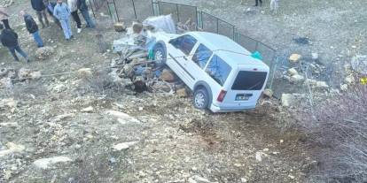 Uludere’de Kontrolden Çıkan Araç Yoldan Çıktı: 1 Kişi Kazayı Hafif Sıyrıklarla Atlattı