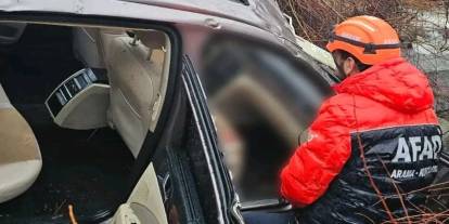 Hakkari-Şırnak yolunda otomobil dereye uçtu: Sağlık personeli hayatını kaybetti