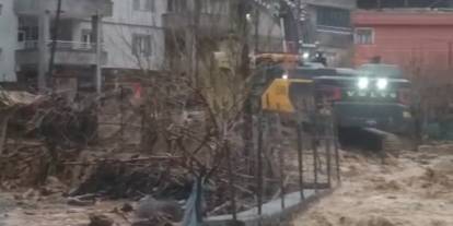 Şırnak’ta heyelan ve sel alarmı: Evlerde vatandaşlar ve hayvanlar mahsur kaldı