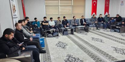 Şırnak’ta ilahiyatçı akademisyen ve köşe yazarlarımız gençlerle buluştu