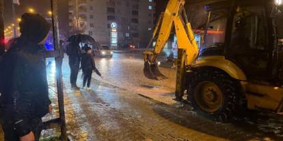 Siirt'te sel ve taşkınlara çok sayıda personel ve araç ile müdahale edildi