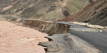 Şırnak’ta Yoğun Yağış Köy Yolunu Ulaşıma Kapattı