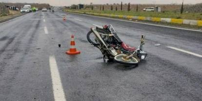 Otomobille çarpışan motosiklet sürücüsü 18 yaşındaki genç öldü