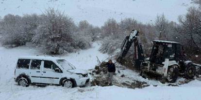 Hakkari-Van kara yolunda kaza: 2 kişi yaralandı