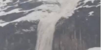 Beytüşşebap’ta Korkutan Çığ Anı Kamerada!