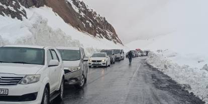 Şırnak-Hakkari kara yoluna çığ düştü