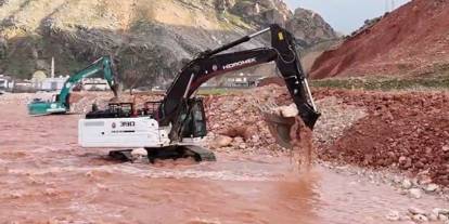 Kasrik Beldesi’nde Yaralar Sarılıyor: Ekipler Gece Gündüz Sahada