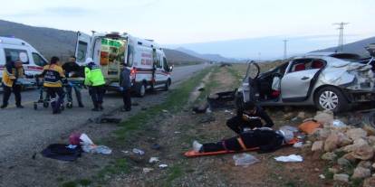 Direğe çarpıp takla atan otomobildeki 5 kişi yaralandı