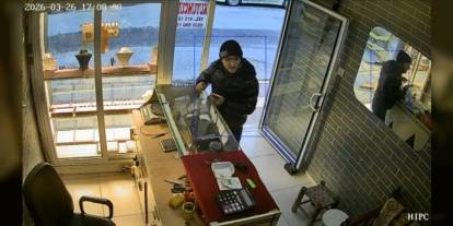 Kuyumcuya Müşteri Gibi Girip 60 Bin Liralık Yüzüğü Çaldı! O Anlar Kamerada