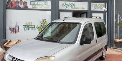 Şırnaklı hayırsever Filistinlilere destek için aracını bağışladı