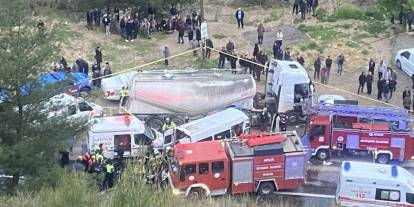 İşçileri taşıyan minibüs kaza yaptı: 7 kişi öldü, 7 kişi yaralandı