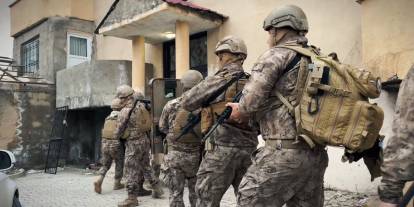 Hakkari’de kaçakçılık ve rüşvet şebekesi çökertildi