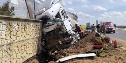 İpekyolu’nda Ham Petrol Yüklü Tanker Karakol Duvarına Çarptı: 1 Yaralı