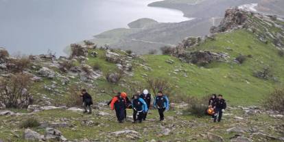 Siirt'te atıyla birlikte kayalıklardan düşen genç ağır yaralandı