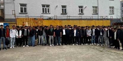 Çermik Belediyesi Yks’ye Girecek Öğrencileri Kampa Gönderdi