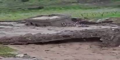 Siirt’te Faciadan Dönüldü: Sel Suları Bir Evi Yuttu