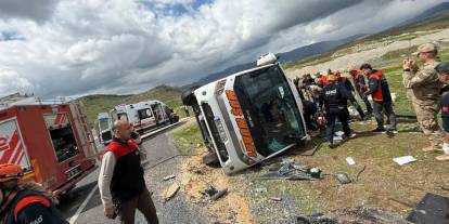 Diyarbakır’da Yolcu Otobüsü Devrildi: 1 Ölü, 13 Yaralı