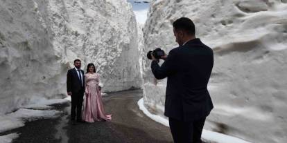 Şırnak'ta Gelin ve Damat Adayı Kar Tünelinde Fotoğraf Çekimi Yaptı