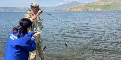 Ilısu Barajı’nda Kaçak Avcılığa Geçit Yok! Yasak Dönemde Yakalanan Balıklar Suya Geri Bırakıldı
