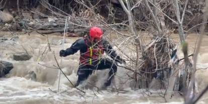 Hakkari’de dereye düşen çocuk 3 gündür aranıyor