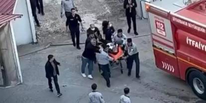 Diyarbakır'da inşaat halindeki otelde yangın: 13 kişi dumandan etkilendi