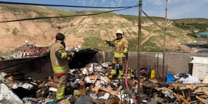 Cizre’de Konut Yangını Korkuttu: İtfaiye Ekipleri Alevleri Kontrol Altına Aldı