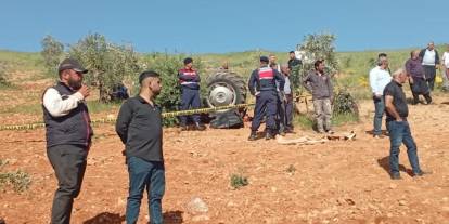 Devrilen traktörün sürücüsü hayatını kaybetti