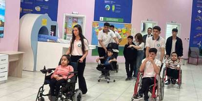 Cizre’de Engelli Öğrencilerin Evdeki Eğitimi, Bilim Ve Sevgiyle Sokağa Taşındı