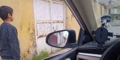 Minik Emre’nin İstiklal Marşı Okunurken Hazır Ol Duruşuna Geçtiği Anlar Kameraya Yansıdı