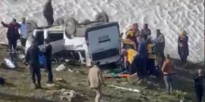 Pancar toplamaya giden vatandaşların aracı şarampole uçtu: 1 ölü 8 yaralı