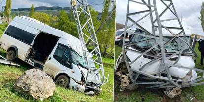 Hakkari’de yolcu minibüsü kaza yaptı: 11 kişi yaralandı