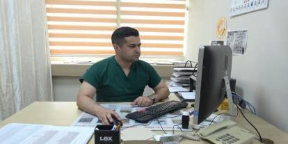 Siirt’te Hastanın Böbreğindeki Onlarca Taş Kapalı Ameliyatla Alındı