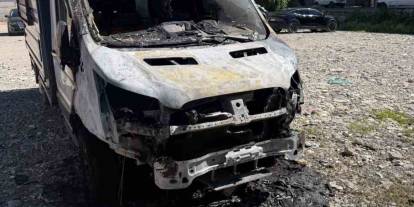 Siirt’te park halindeki kamyonet küle döndü
