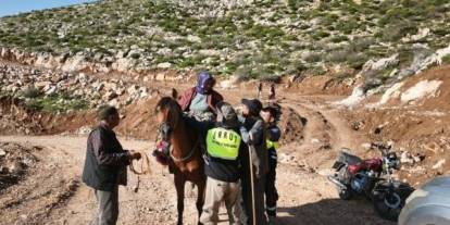 Kalp krizi geçiren kadın, katır sırtında ulaştırıldı