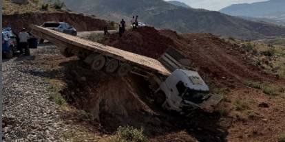 Şırnak’ta TIR Şarampole Uçtu: 1 Yaralı