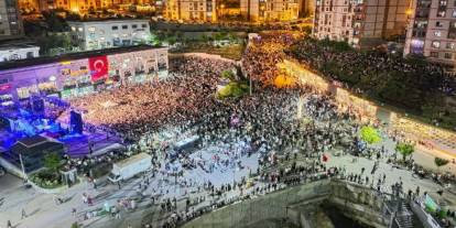 Şırnak’ta Tuğçe Kandemir Rüzgârı! Cumhuriyet Meydanı’nı 10 Bin Kişi Doldurdu