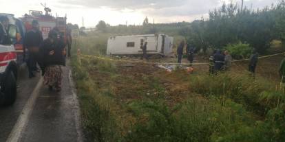 Tur minibüsü devrildi: 4 kişi öldü, 5’i ağır 16 kişi yaralandı