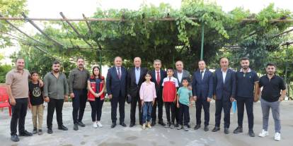 Şırnak Valisi Ekici’den şehit babasına Babalar Günü ziyareti