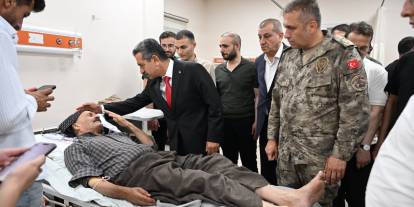 Cudi Dağı Dönüşü Acıya Dönüştü: 4 Ayrı Kazada 1 Ölü, 34 Yaralı; Vali Ekici Hastanede Yaralıları Ziyaret Etti