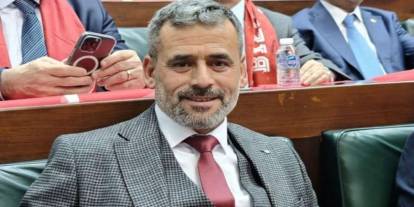 Ak Partili Belediye başkanına bıçaklı saldırı: Oğlu yaralandı