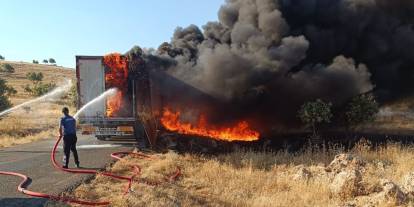 Şırnak’ta Seyir Halindeki TIR Kül Oldu