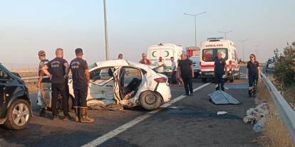 Otomobil ile minibüsün çarpıştığı kazada 2 kişi öldü, 8 kişi yaralandı