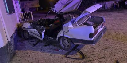 Otomobil ile traktörün çarpıştığı kazada 1'i çocuk 4 kişi yaralandı