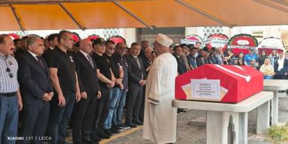 Şırnak İl Emniyet Müdürü Volkan Sazak'ın Babası Toprağa Verildi