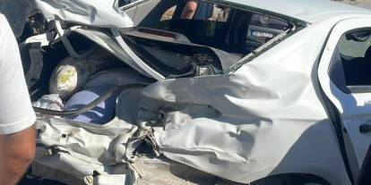 Hakkari'de kamyonla otomobilin çarpıştığı kazada 5 kişi yaralandı