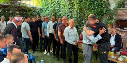 Şırnak İl Emniyet Müdürü Sazak, Babası İçin Taziyeleri Kabul Ediyor