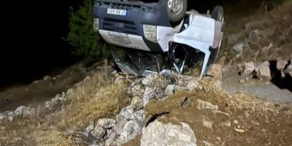 Batman'da minibüs şarampole yuvarlandı: 4'ü çocuk 5 yaralı