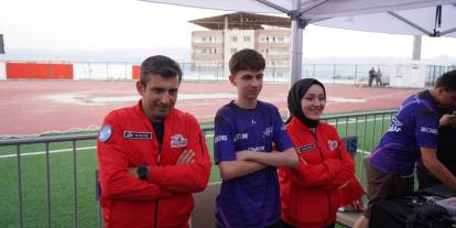 Selçuk Bayraktar Şırnak’ta gençlerle buluştu, drone yarışlarını izledi