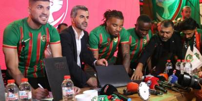Amedspor’un 5 Yeni Transferi Taraftarın Önünde İmzaladı